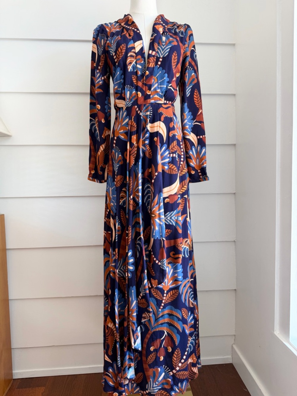 Farm Rio Blue Nature Beauty Long Sleeve V-Neck Maxi Dress size S - Picture 2 of 10